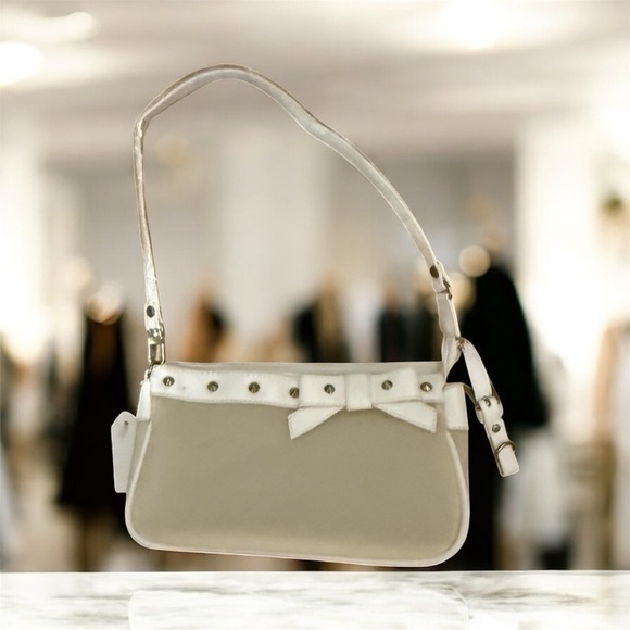 NWT Cute for stadium going through detectors Elegant White Handbag - Picture 1 of 3